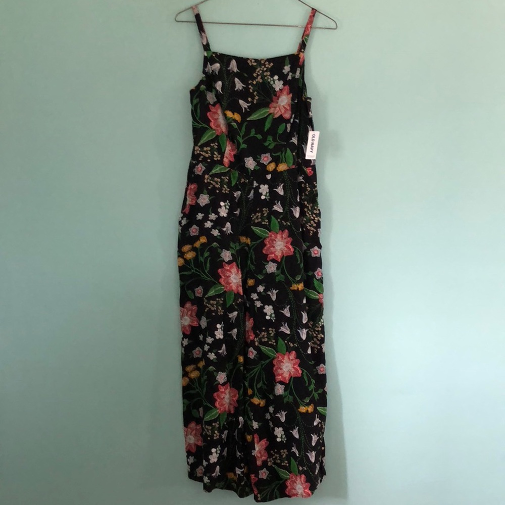 Old Navy Sleeveless Floral Jumpsuit, Medium